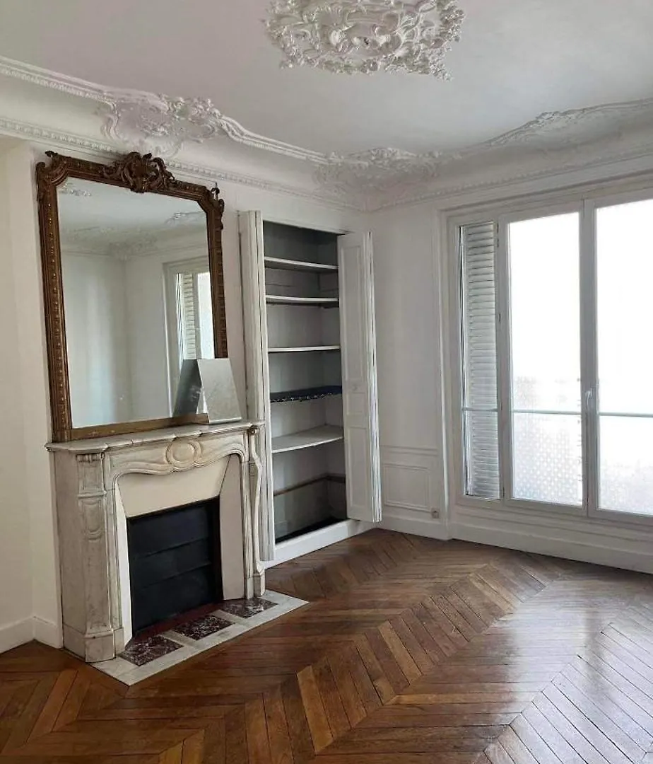 Pansiyon In Large Classic Parisian *