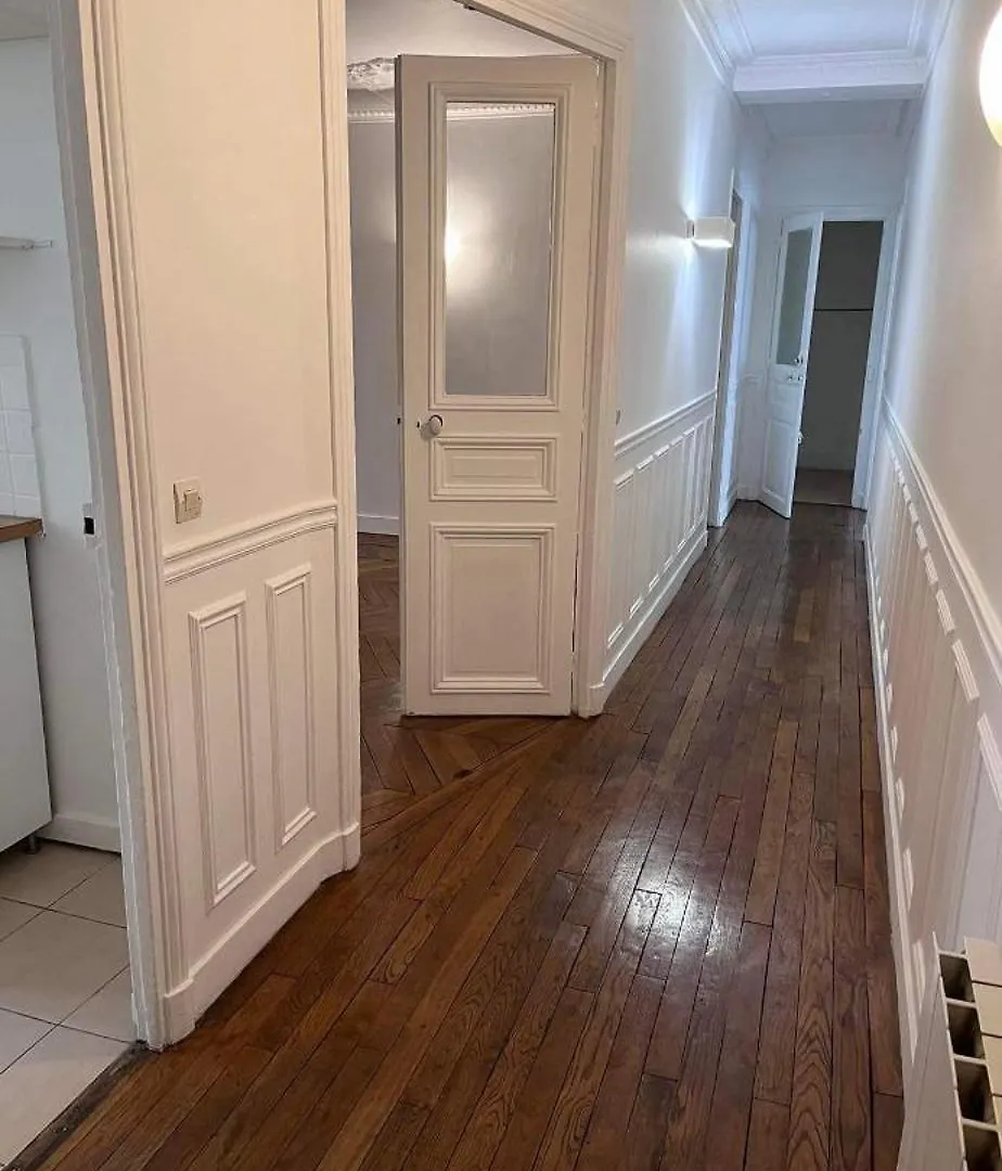 Homestay In Large Classic Parisian Paris